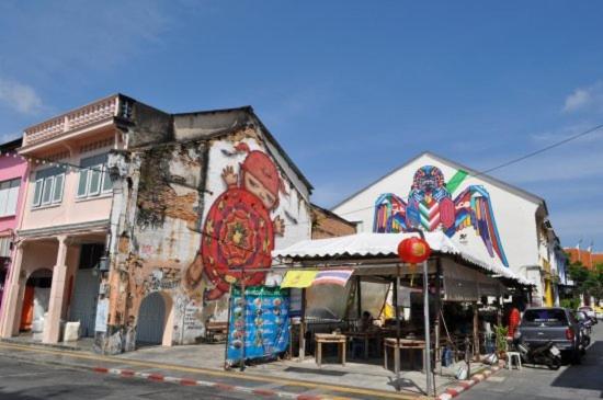 Hotel October Phuket Bagian luar foto
