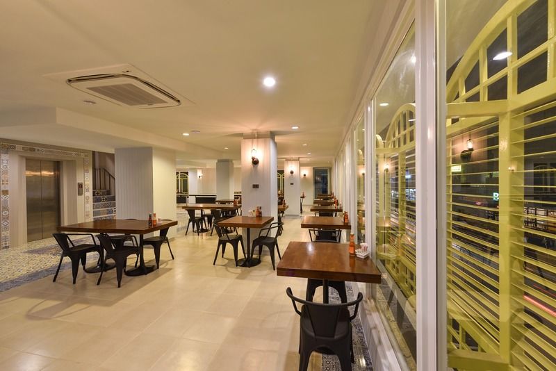 Hotel October Phuket Bagian luar foto