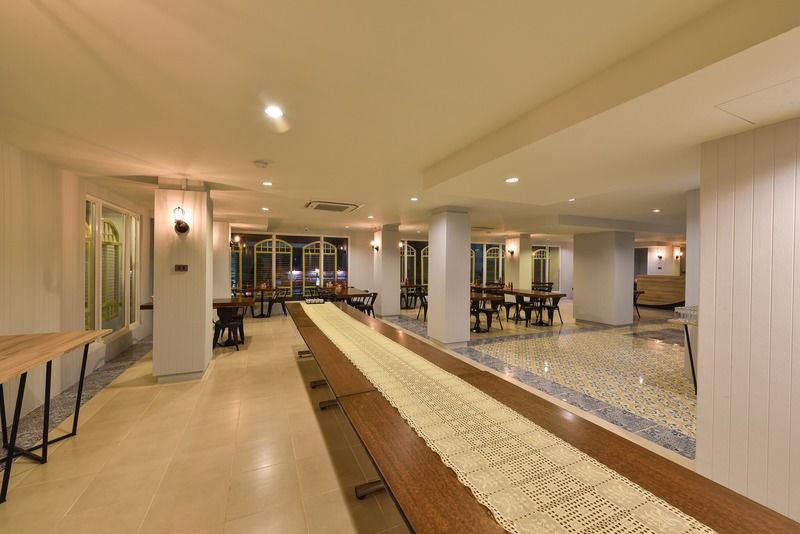 Hotel October Phuket Bagian luar foto