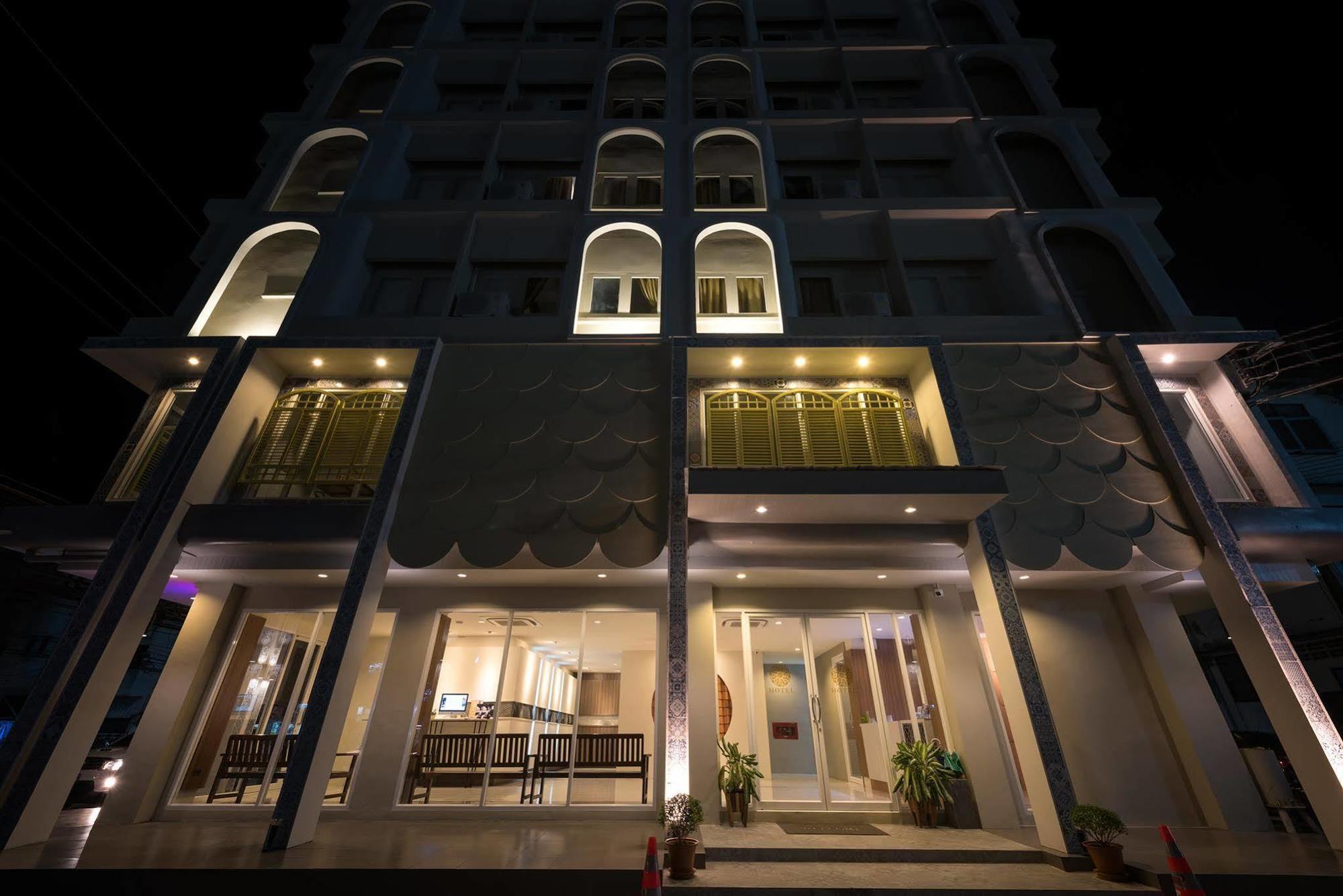 Hotel October Phuket Bagian luar foto