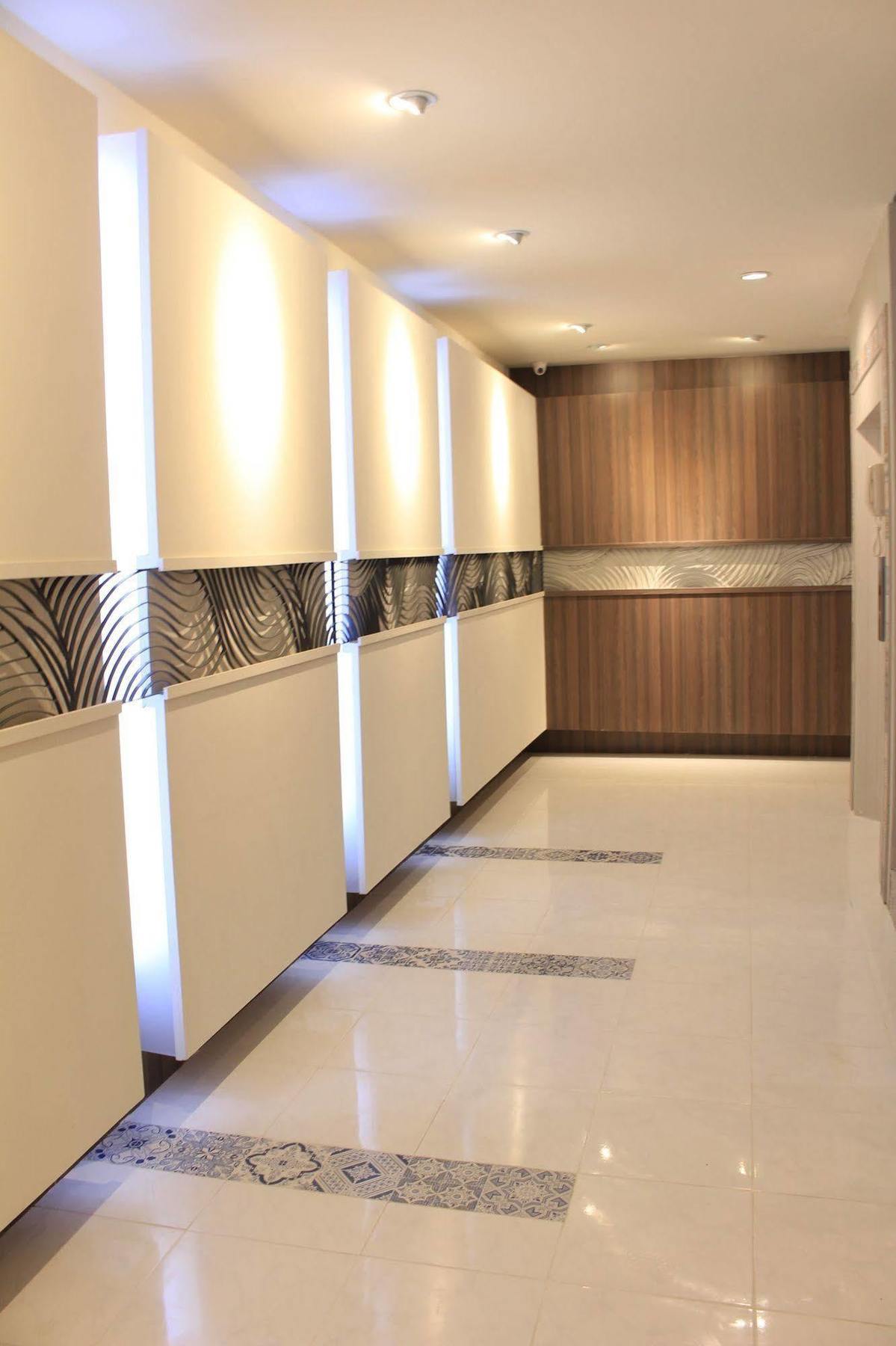 Hotel October Phuket Bagian luar foto